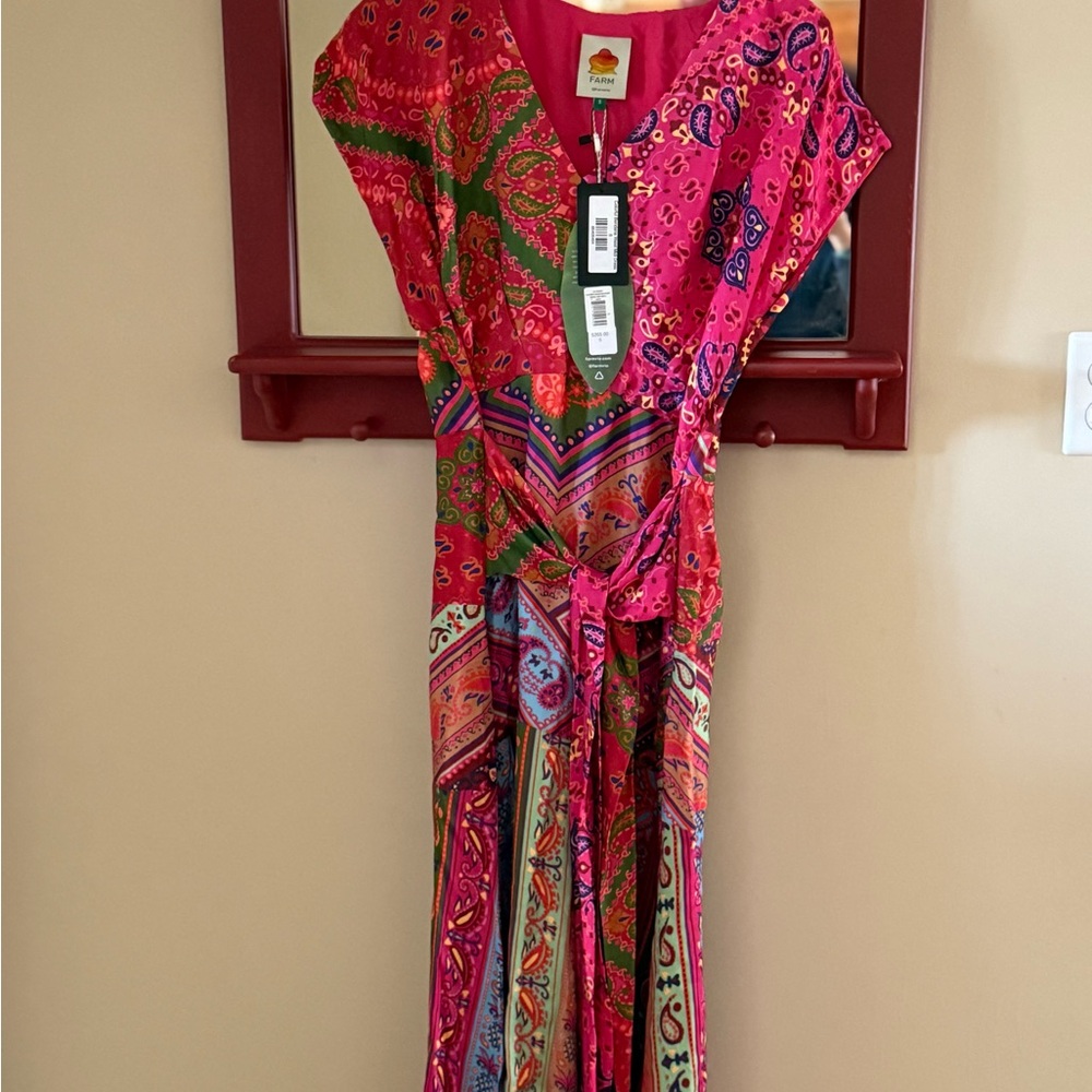 NWT Farm Rio Bandana midi dress
Vibrant Multicolor Wrap Dress - Picture 2 of 14